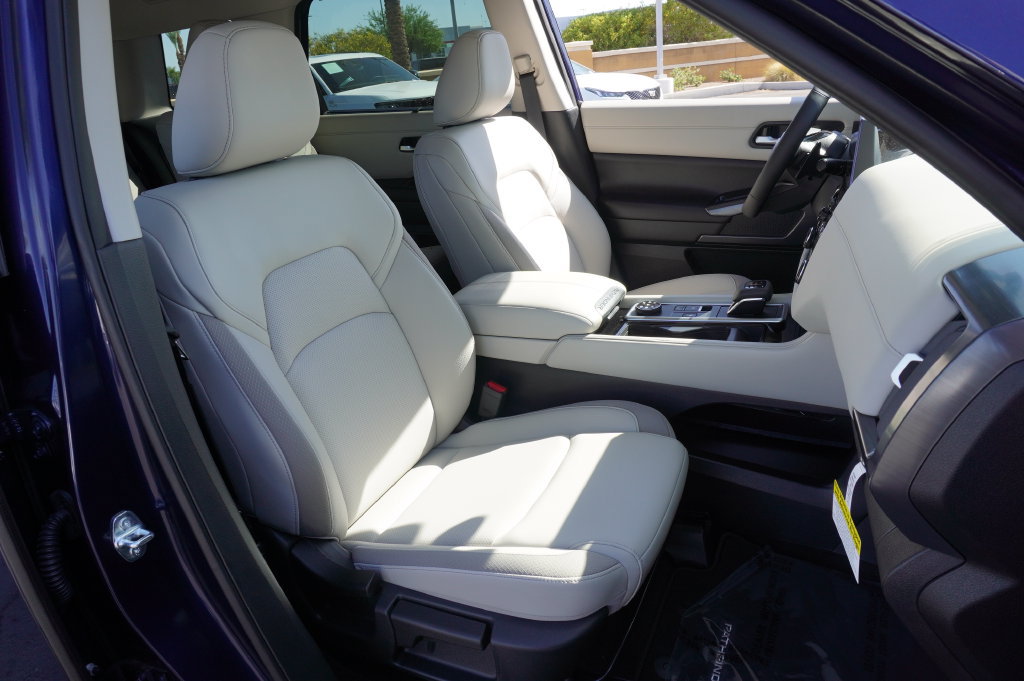 New 2026 Nissan Pathfinder SL w/ SL Premium Package AWD/4WD image 13