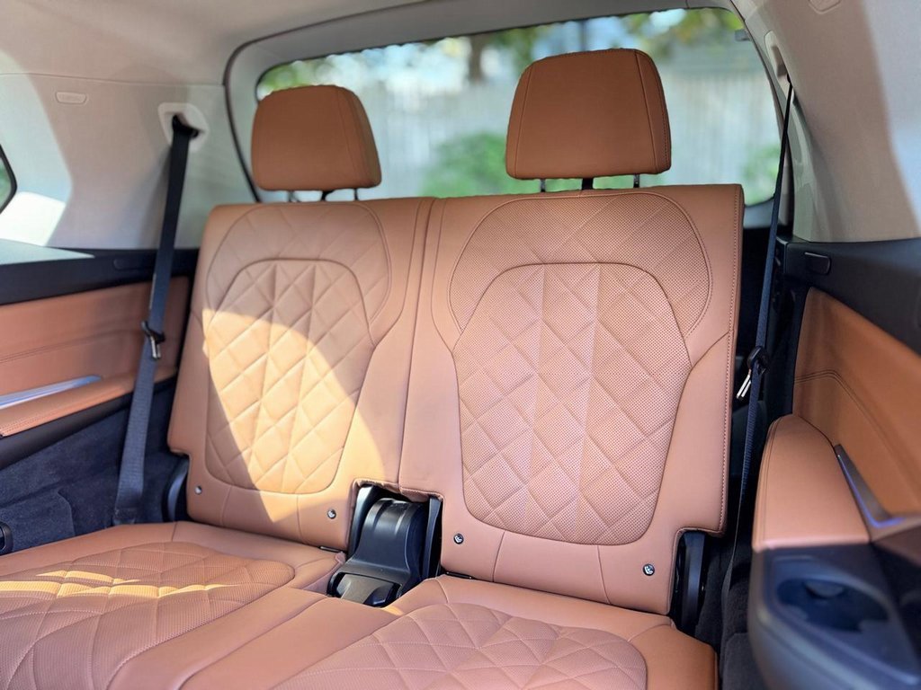 Used 2023 BMW X7 xDrive40i image 22