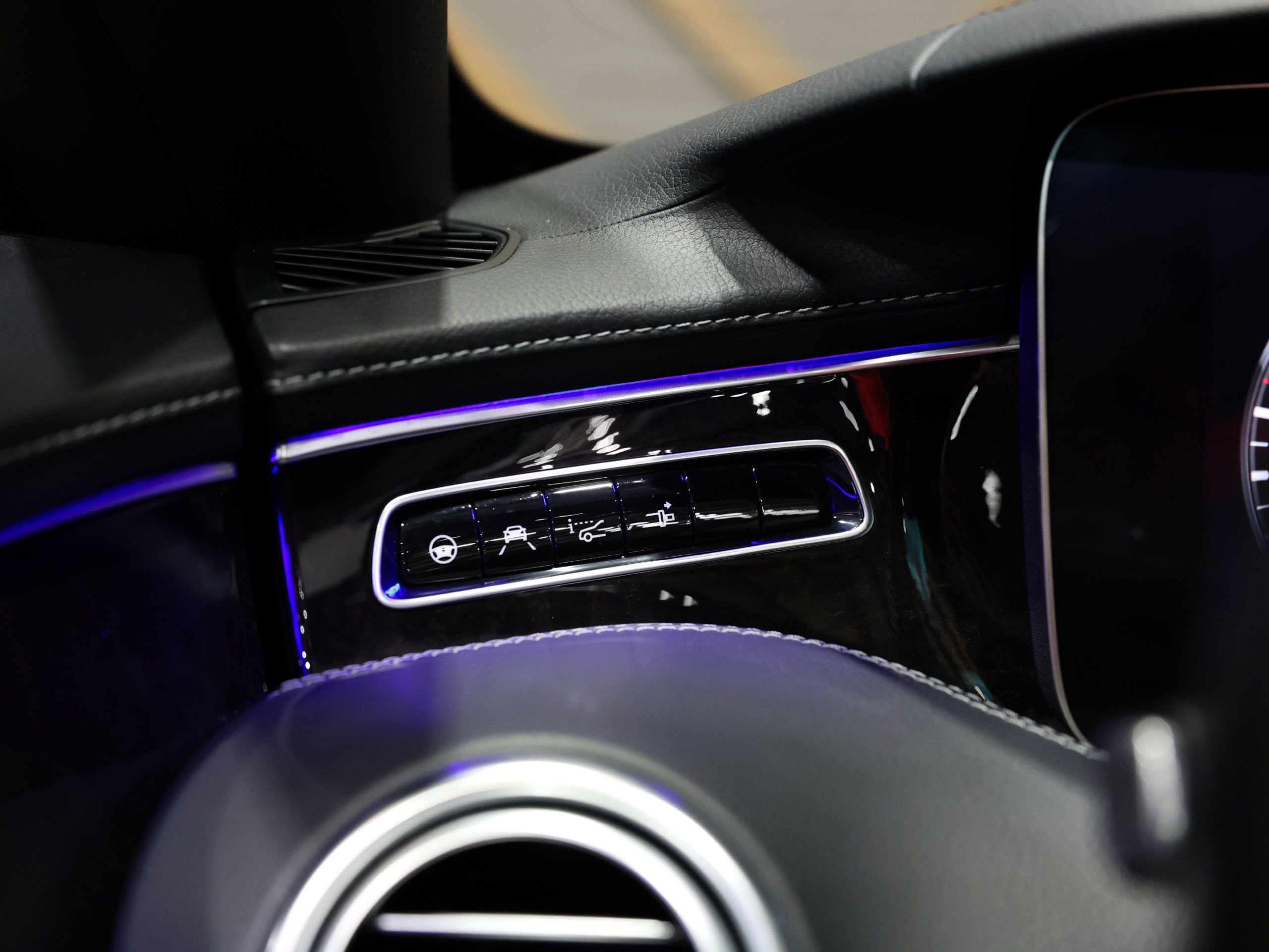 Used 2019 Mercedes-Benz S 560 Cabriolet w/ AMG Line Exterior image 38