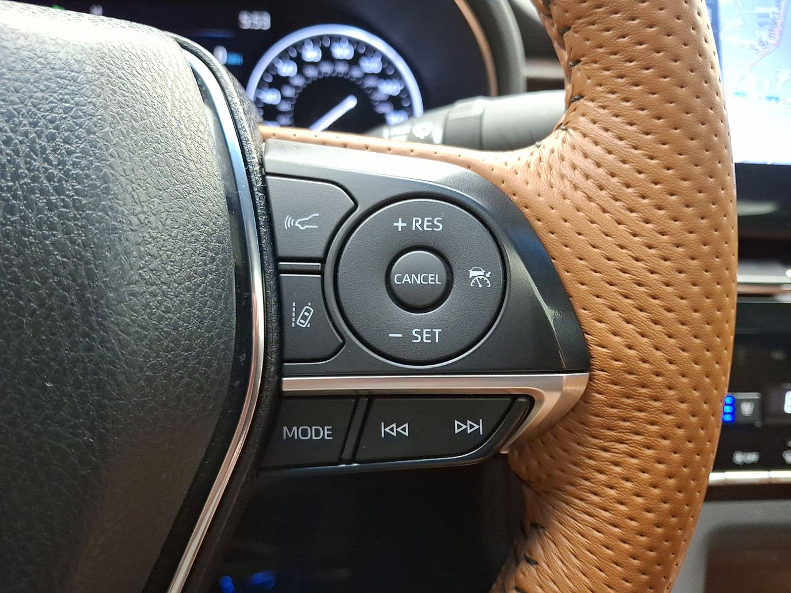 Certified 2022 Toyota Avalon Limited w/ Advanced Safety Package image 18