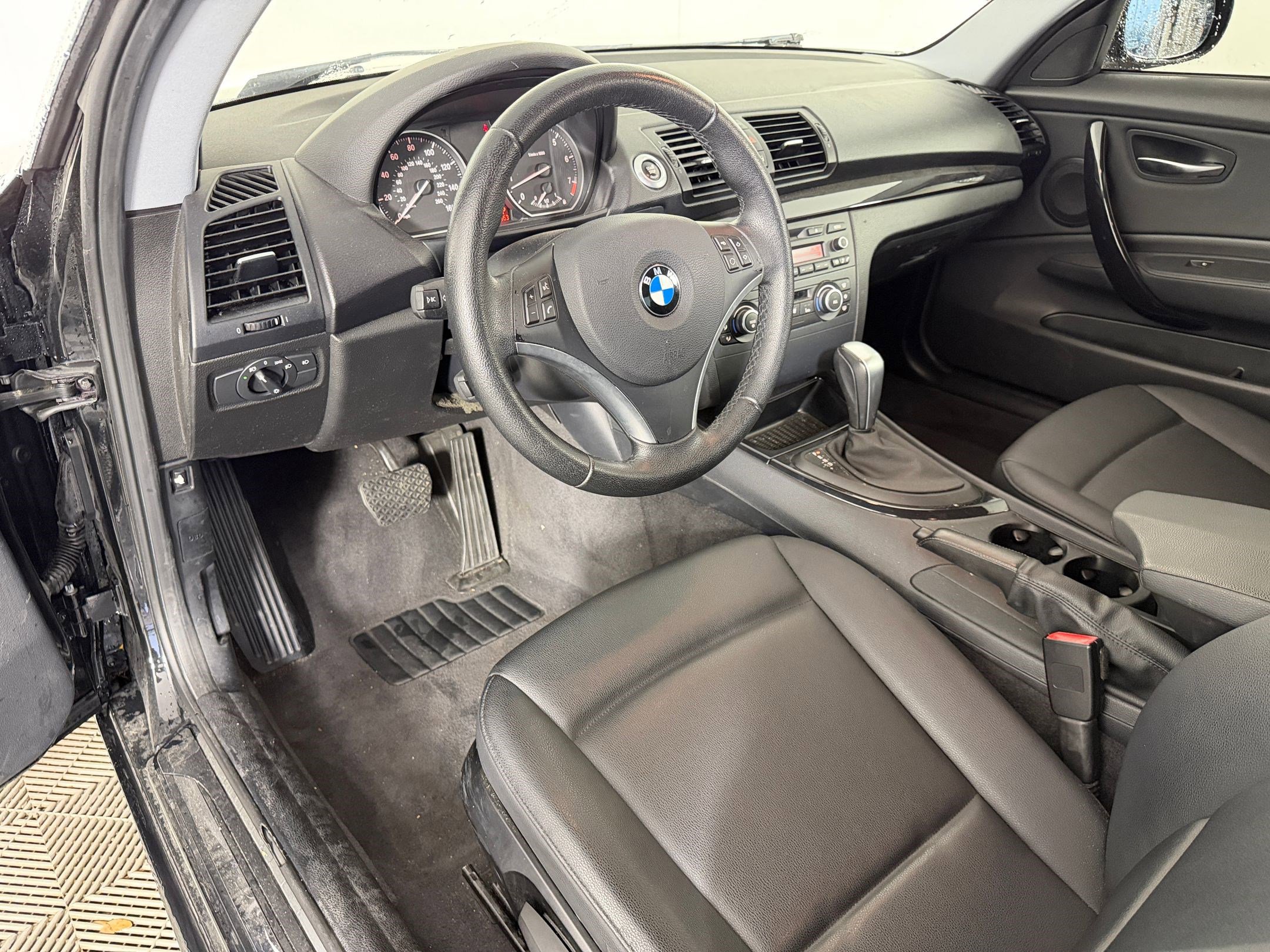 Used 2011 BMW 128i Coupe image 4