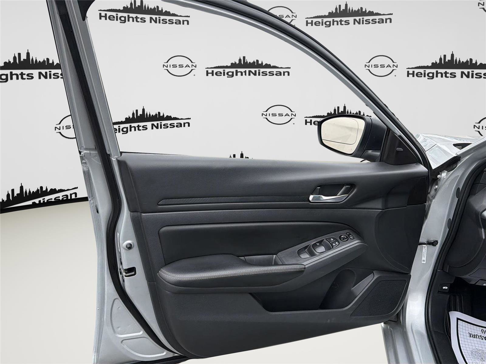 Used 2024 Nissan Altima 2.5 SV image 12