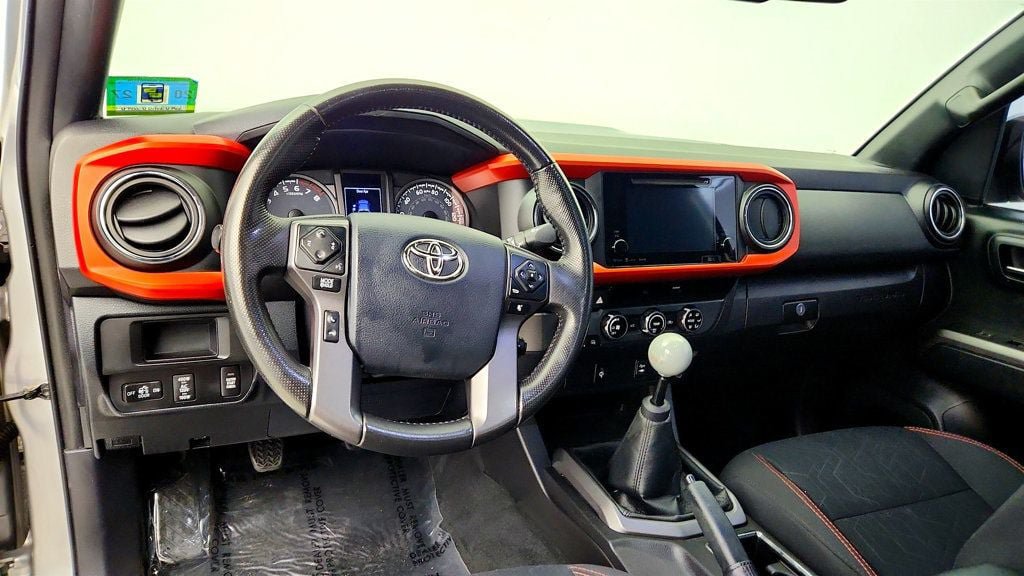 Used 2016 Toyota Tacoma TRD Sport w/ Towing Package AWD/4WD image 12