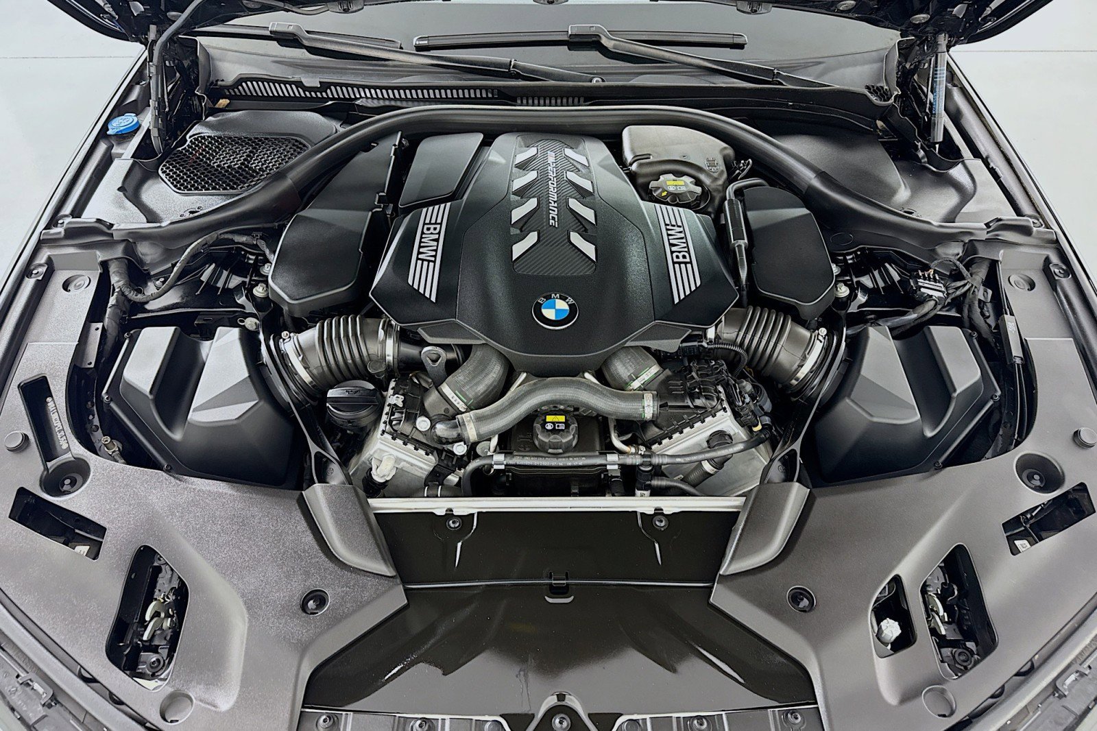 Used 2023 BMW M550i xDrive image 11