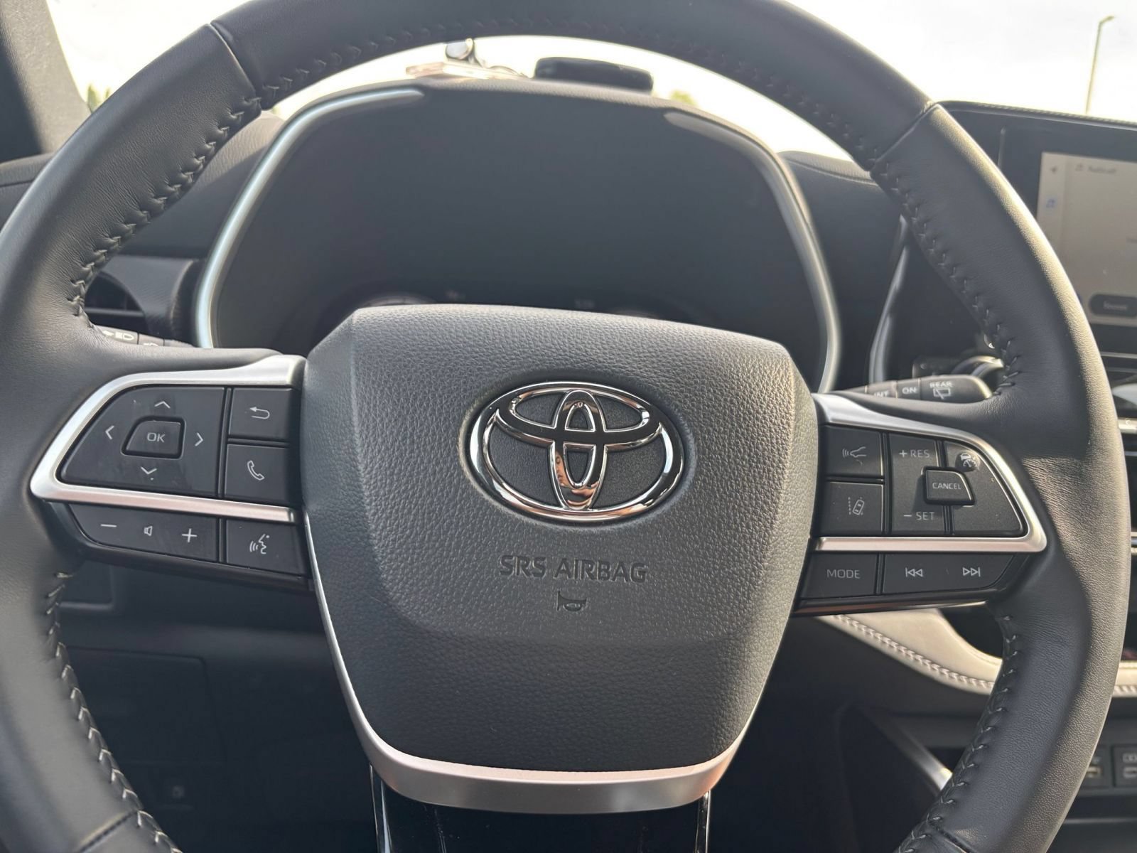 Used 2025 Toyota Highlander XSE AWD/4WD image 22