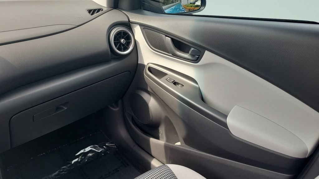 Certified 2023 Hyundai Kona SE w/ Cargo Package FWD image 13