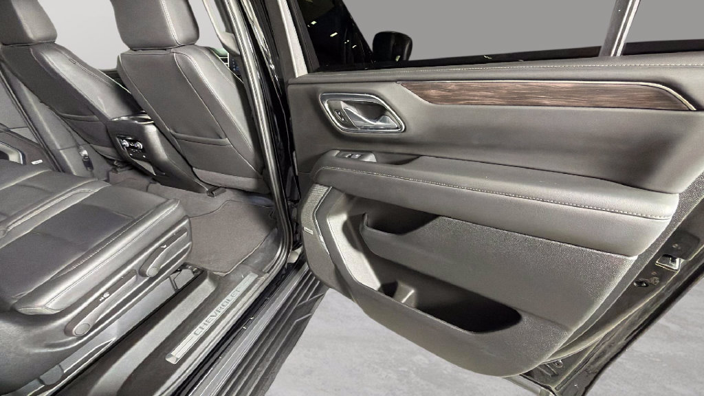 Used 2024 Chevrolet Suburban LT AWD/4WD image 35