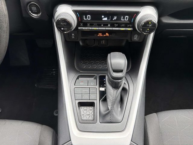 Used 2025 Toyota RAV4 XLE AWD/4WD image 29