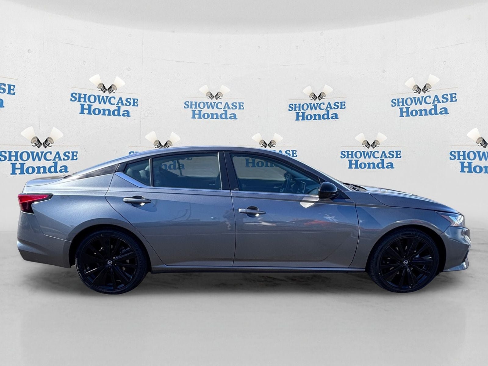 Used 2021 Nissan Altima 2.5 SR FWD image 9
