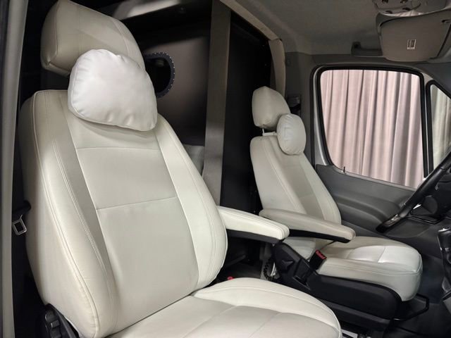 Used 2018 Mercedes-Benz Sprinter 3500 image 9
