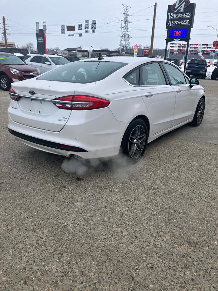 Used 2017 Ford Fusion SE w/ Fusion SE Technology Package image 4