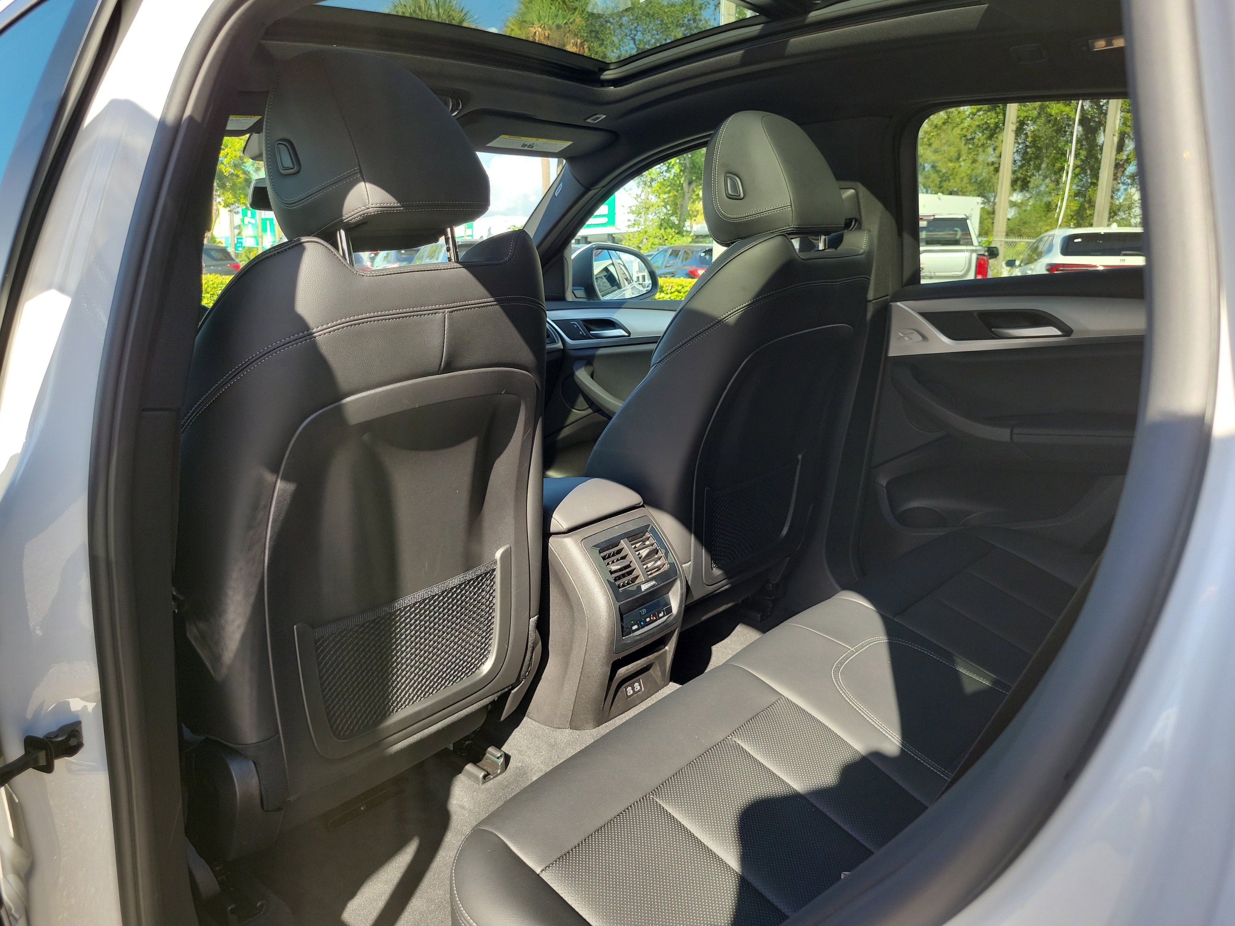 Used 2025 BMW X4 xDrive30i image 16