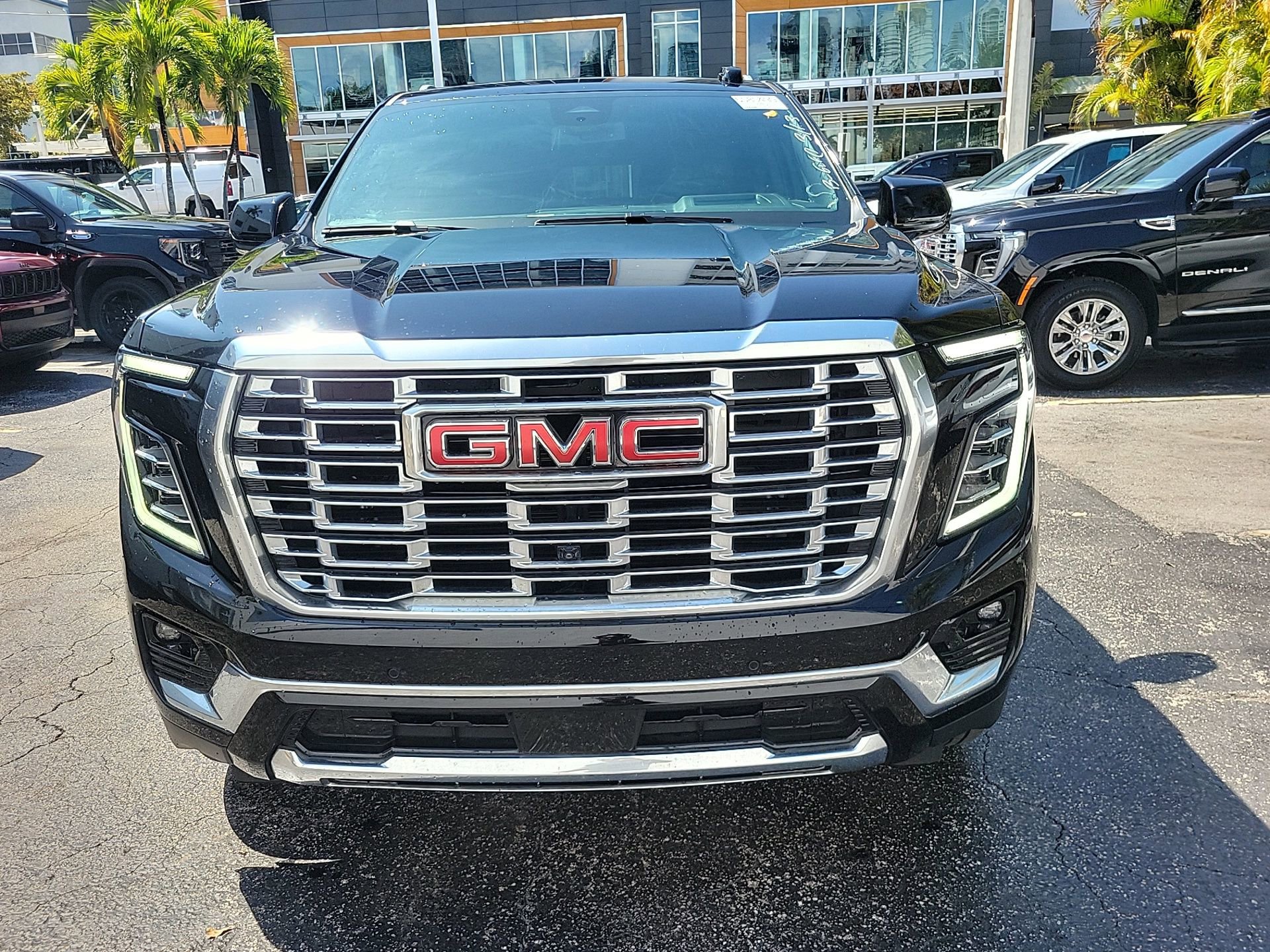 Used 2025 GMC Yukon XL Denali image 3