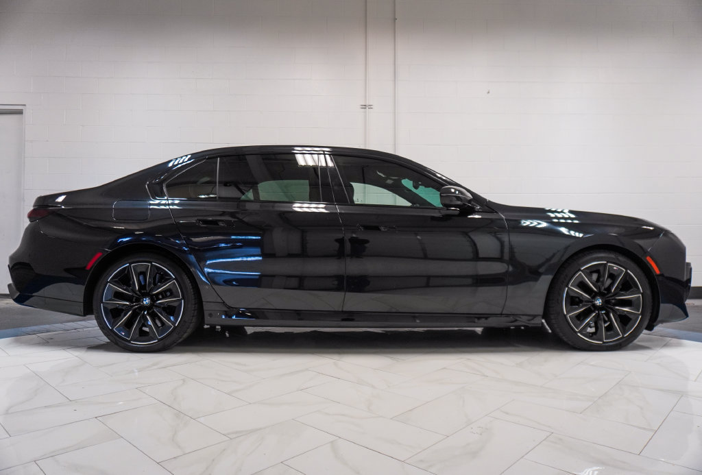 Used 2023 BMW 760i xDrive w/ Executive Package AWD/4WD image 37