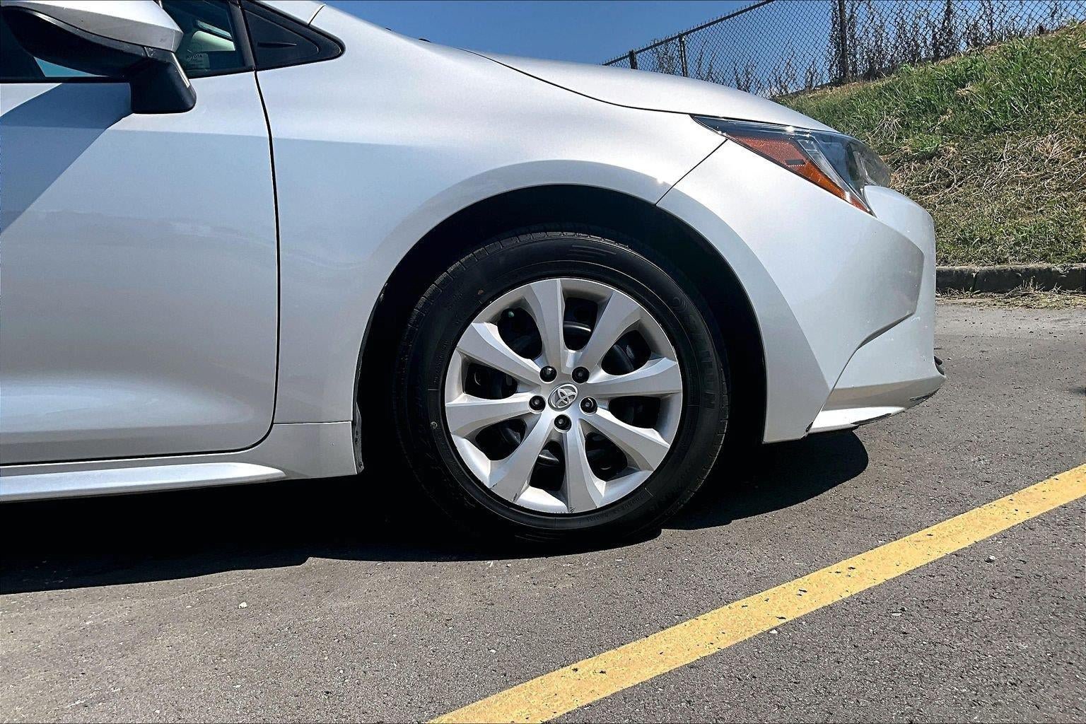 Used 2025 Toyota Corolla LE FWD image 6