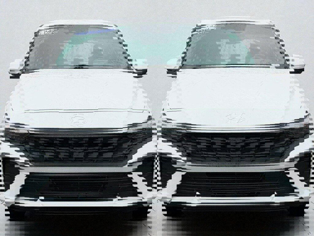 Certified 2025 Hyundai Elantra SE w/ Cargo Package image 6