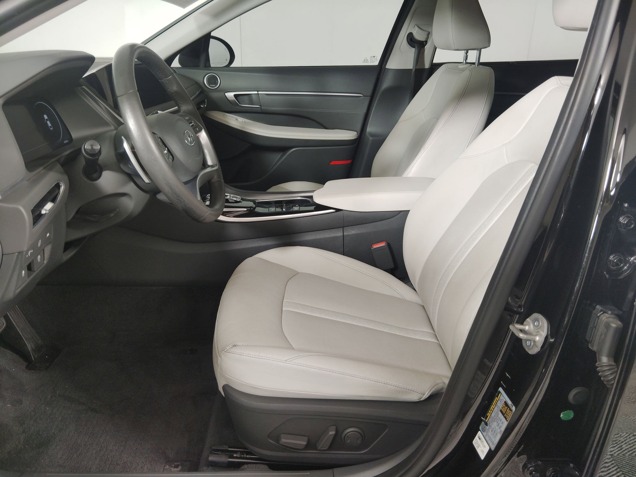 Used 2023 Hyundai Sonata Limited w/ Cargo Package image 5