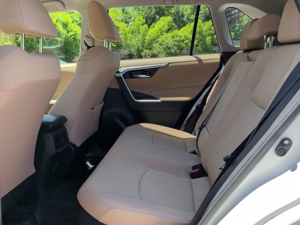 Used 2022 Toyota RAV4 XLE AWD/4WD image 25