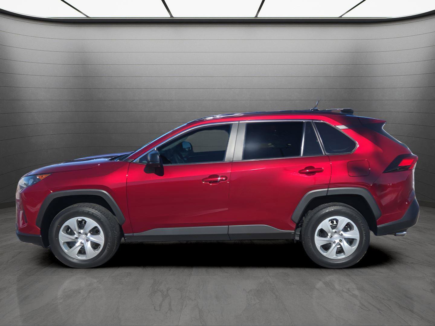 Used 2021 Toyota RAV4 LE image 3
