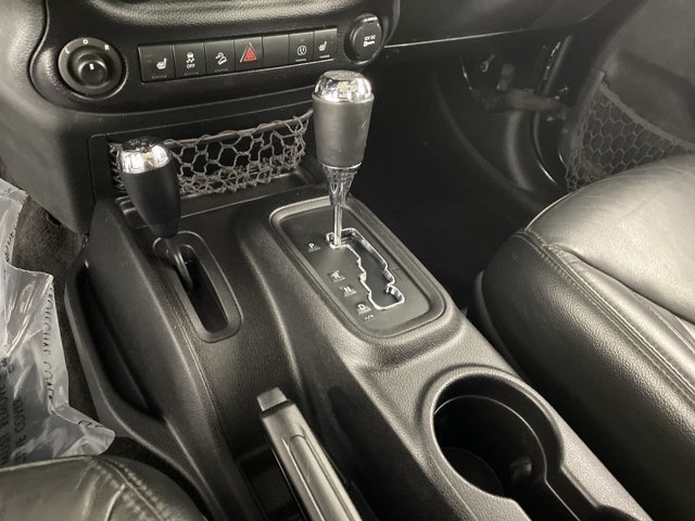 Used 2015 Jeep Wrangler Unlimited Sahara w/ Dual Top Group AWD/4WD image 27
