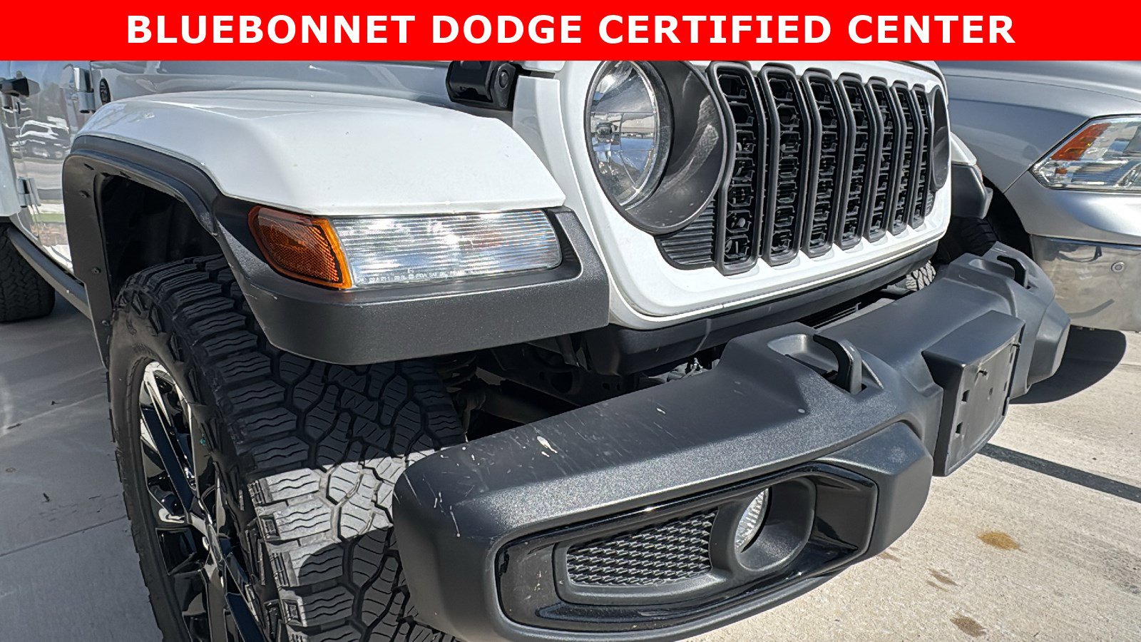 Used 2024 Jeep Gladiator Sport image 8