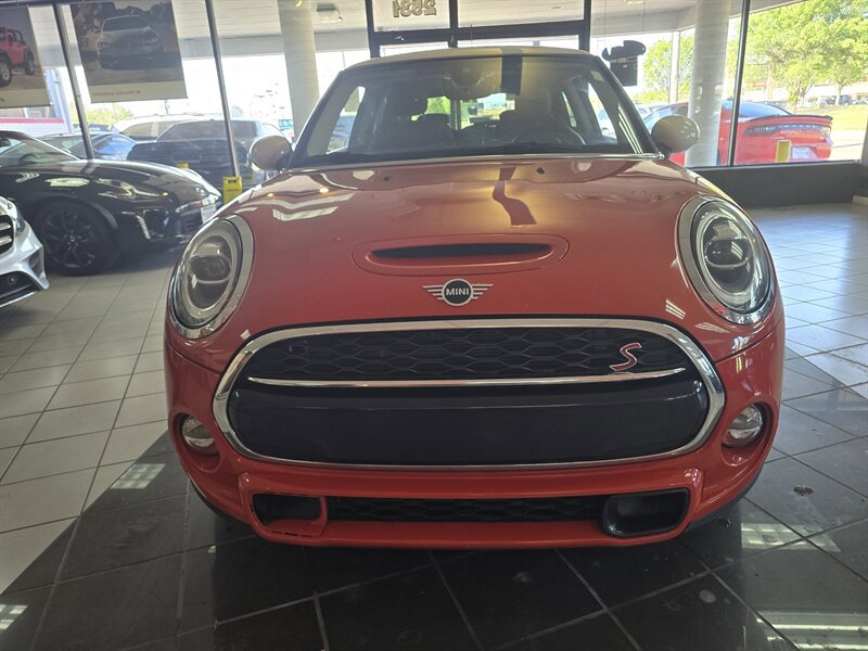 Used 2019 MINI Cooper S w/ Signature Upholstery Package image 2