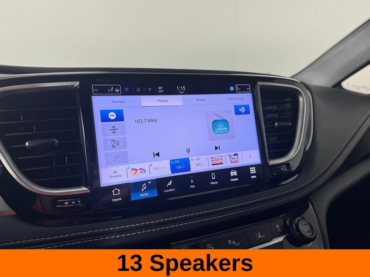 Used 2025 Chrysler Pacifica Limited FWD image 19