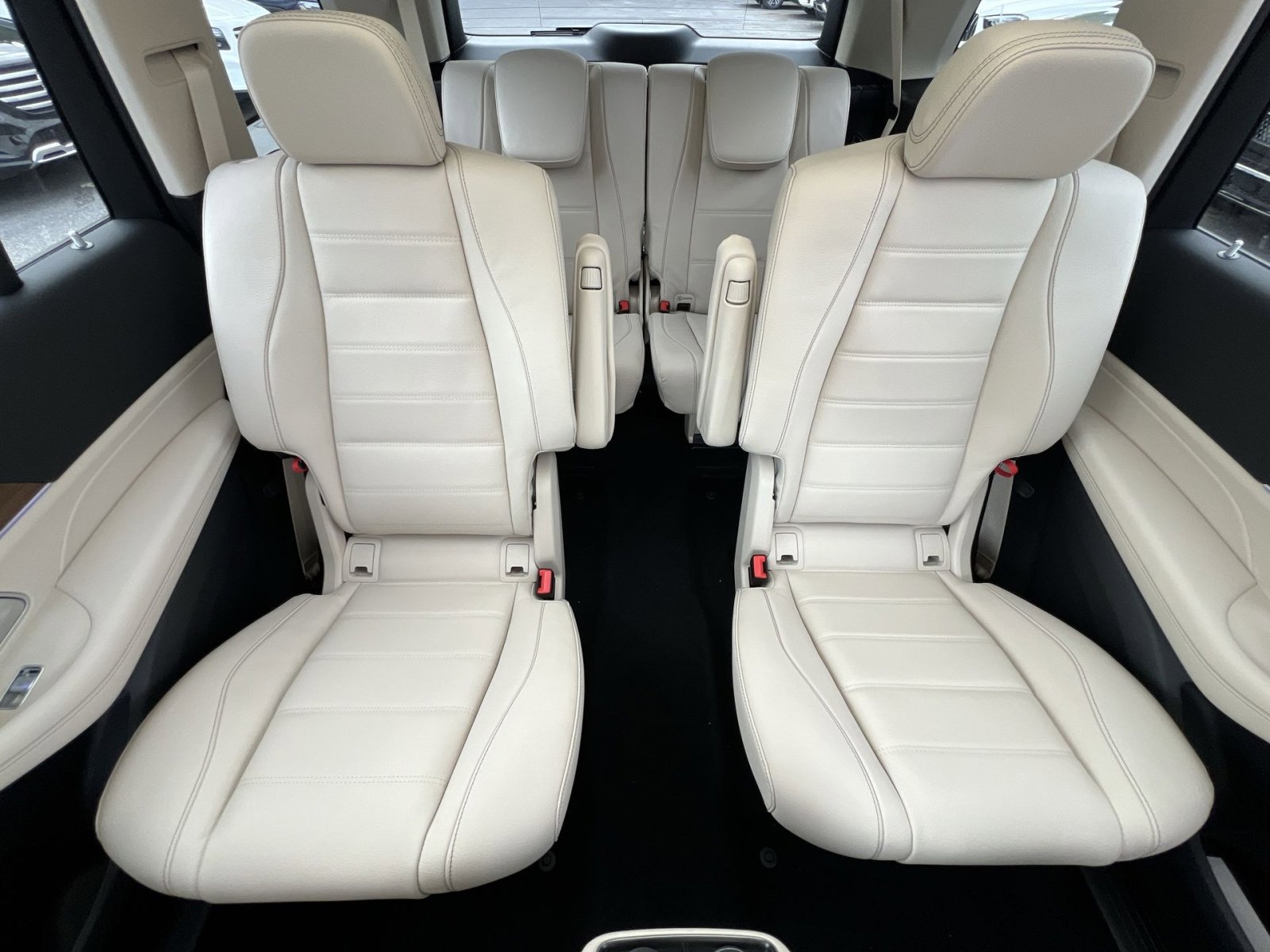 New 2026 Mercedes-Benz GLS 450 4MATIC image 15