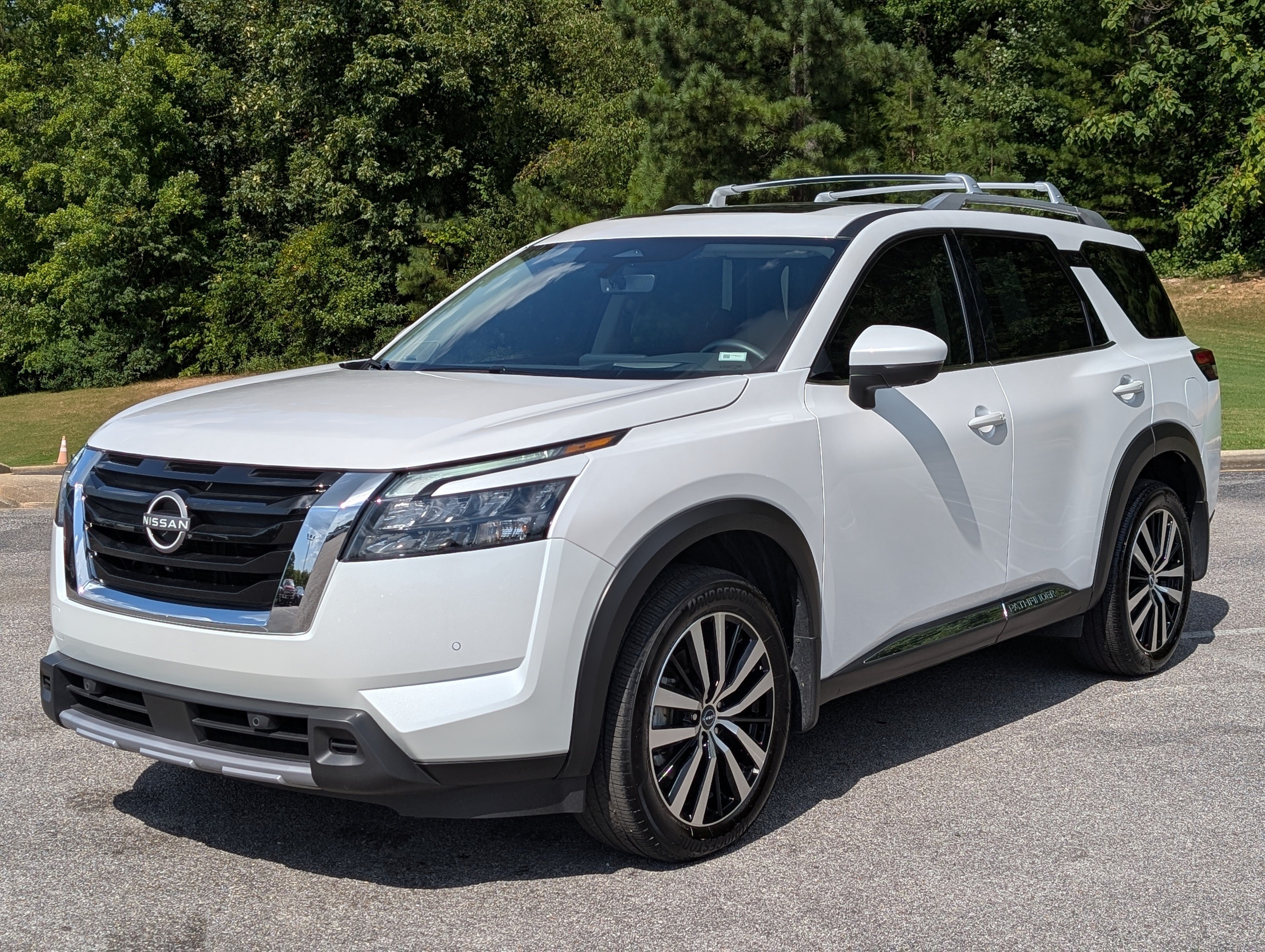 Used 2025 Nissan Pathfinder Platinum w/ Cargo Package FWD image 5