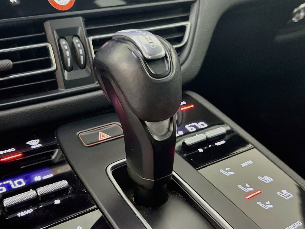Certified 2024 Porsche Macan S AWD/4WD image 19