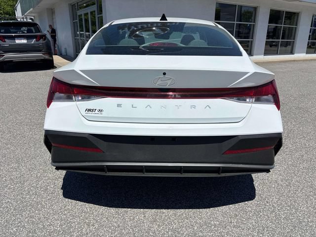 Certified 2025 Hyundai Elantra SE FWD image 4