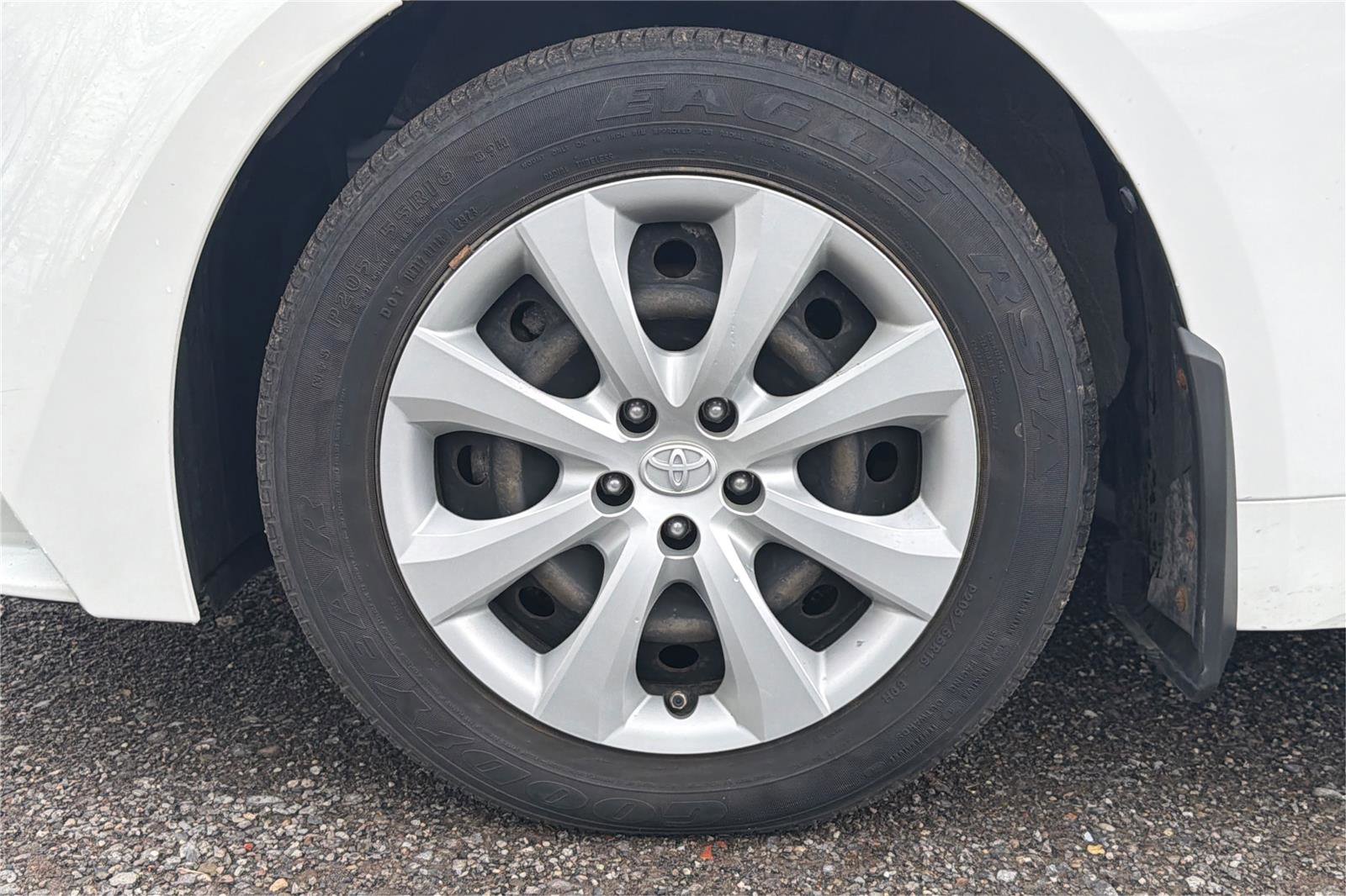 Used 2022 Toyota Corolla LE FWD image 23