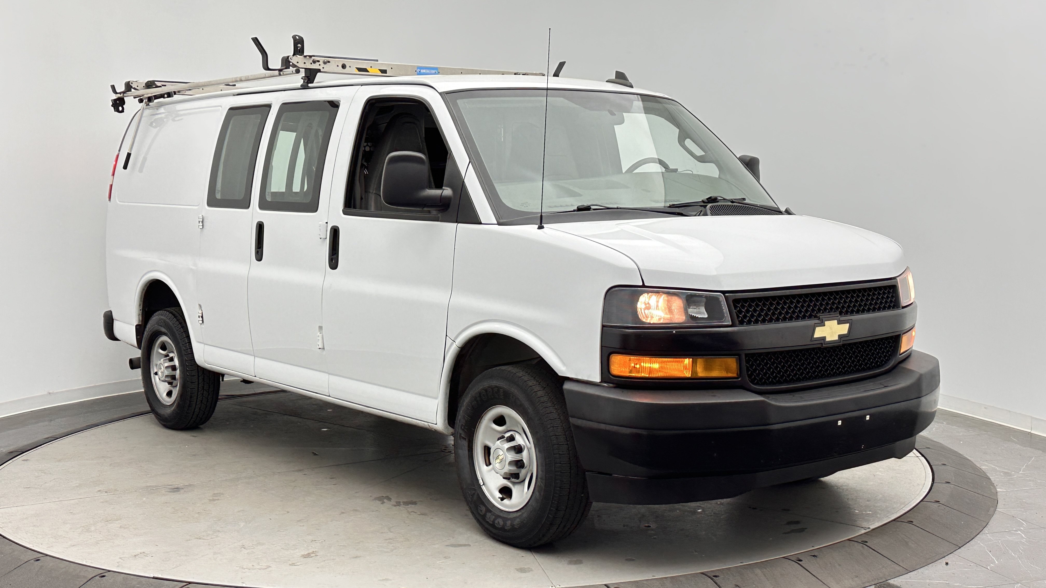 Used 2022 Chevrolet Express 2500 w/ Driver Convenience Package RWD image 3