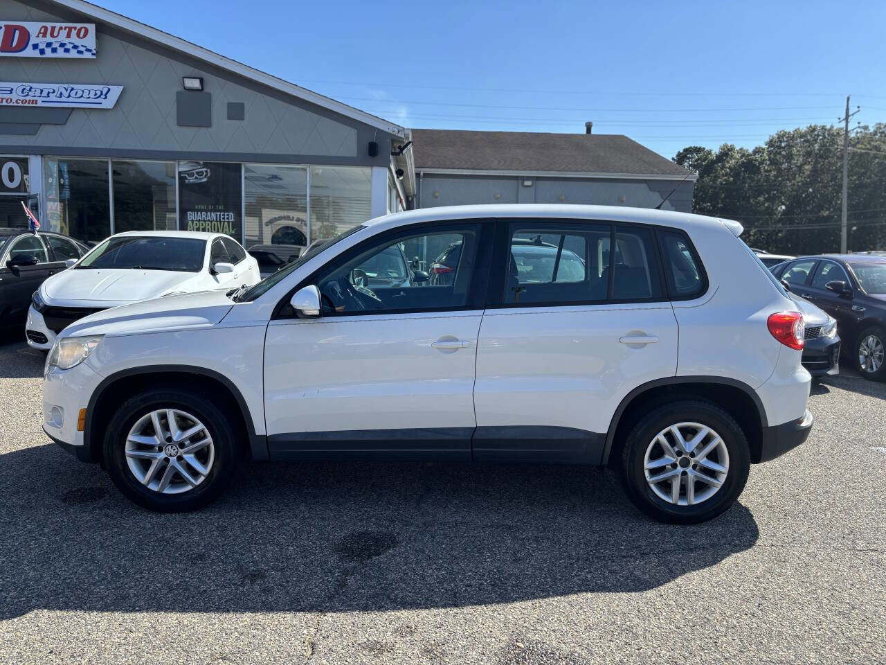 Used 2011 Volkswagen Tiguan S image 5