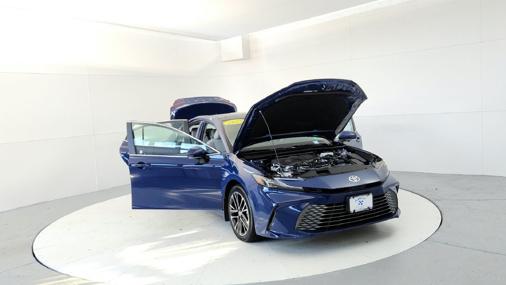 Used 2025 Toyota Camry XLE w/ Premium Plus Package AWD/4WD image 9