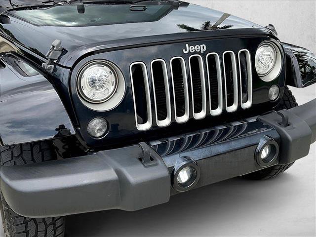 Used 2018 Jeep Wrangler Sahara w/ Connectivity Group AWD/4WD image 29