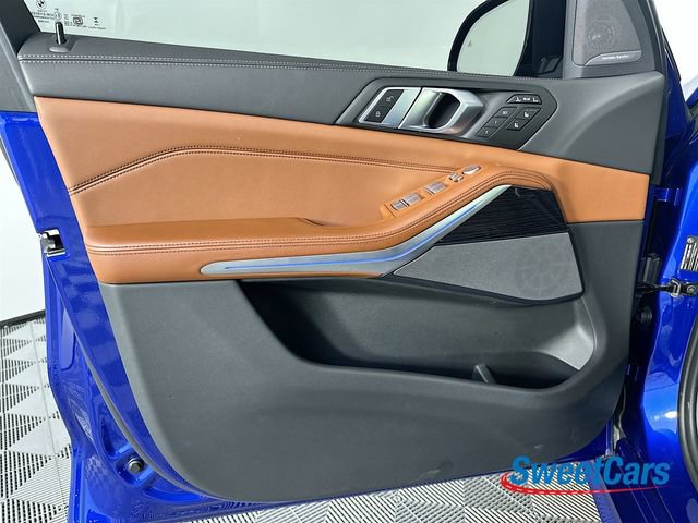 Used 2025 BMW X7 M60i image 44