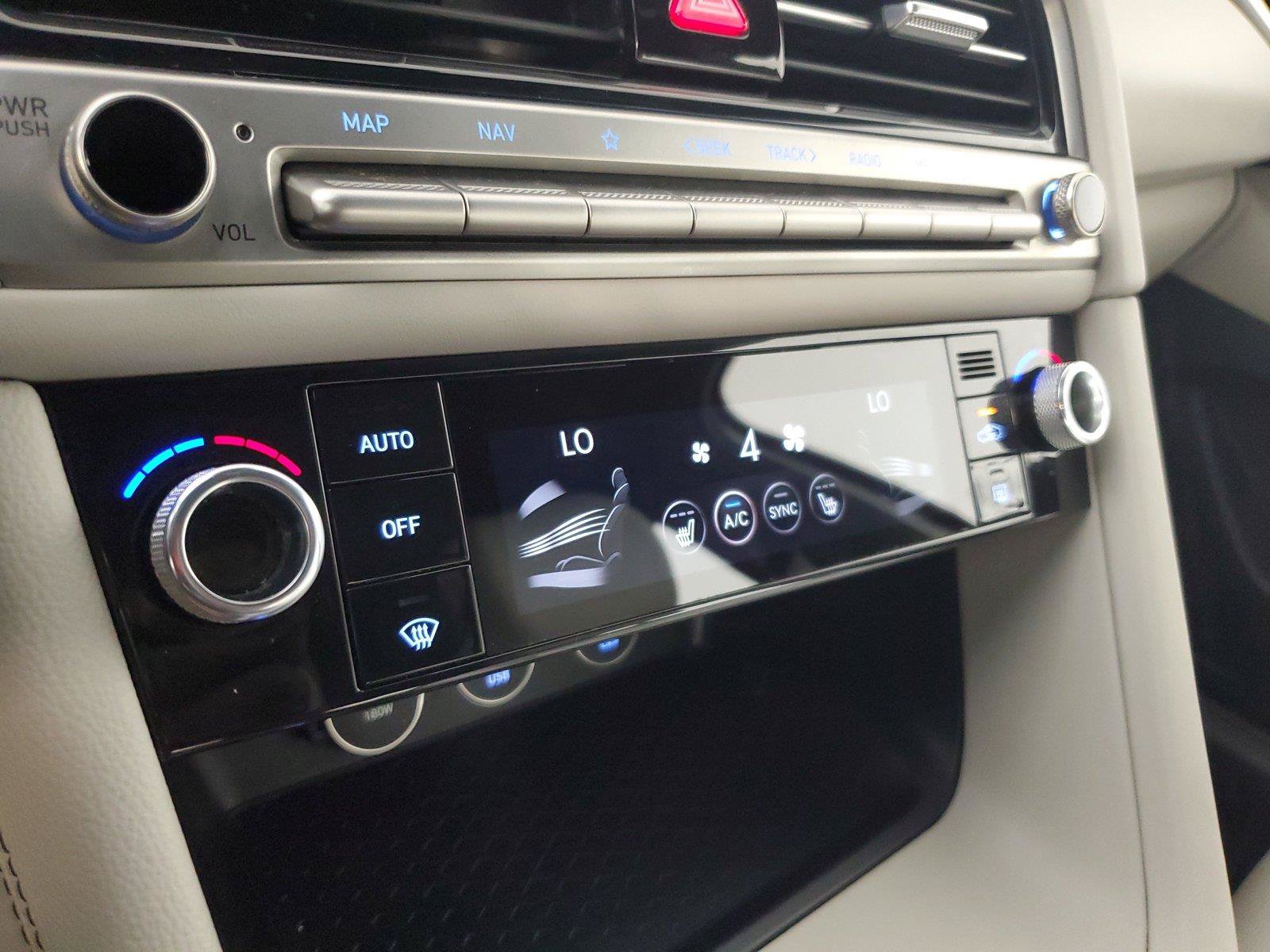 Used 2025 Genesis G70 2.5T RWD image 28