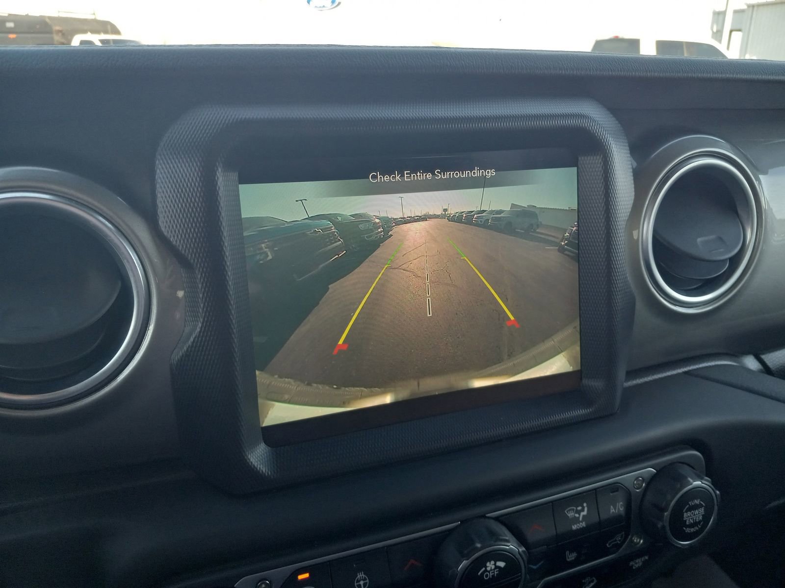 Used 2020 Jeep Wrangler Unlimited Sahara image 20