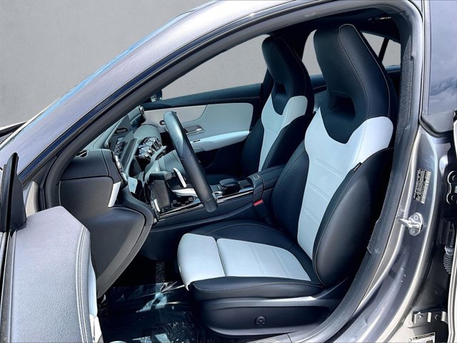 Used 2023 Mercedes-Benz CLA 250 image 27