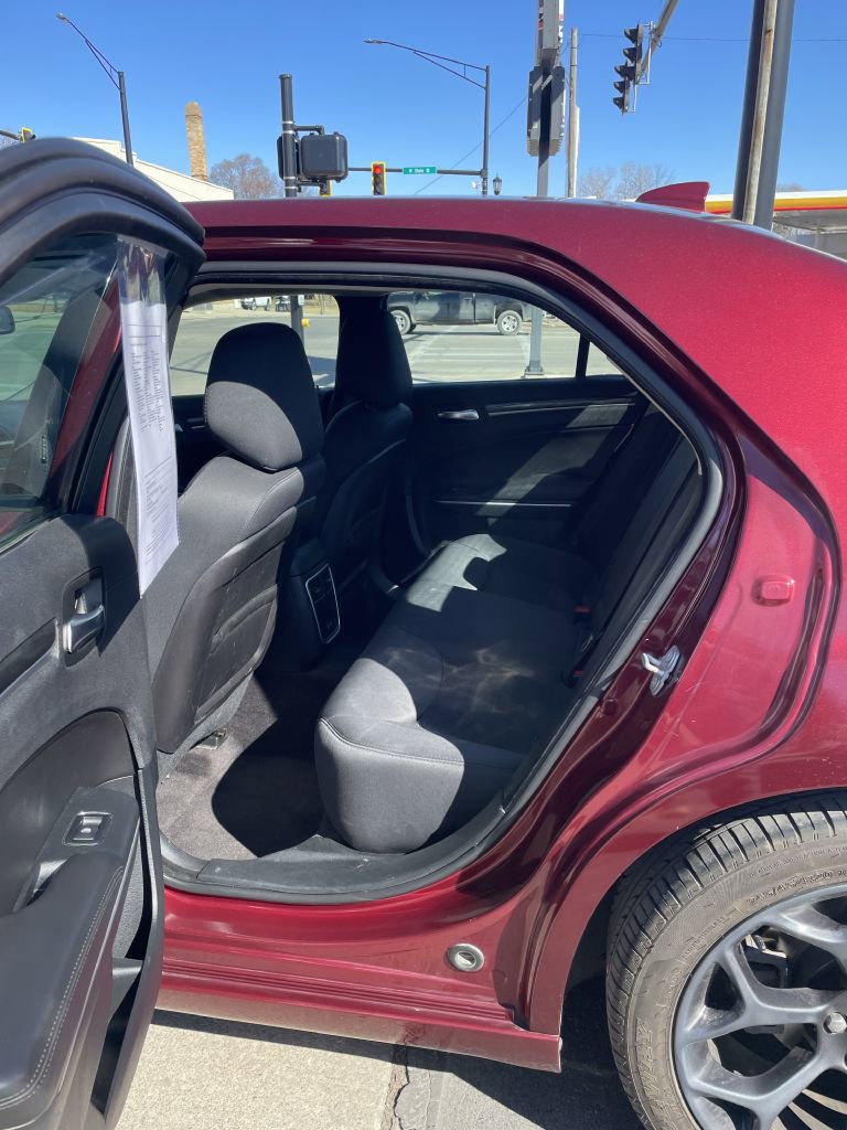 Used 2019 Chrysler 300 Touring w/ Sport Appearance Package image 9