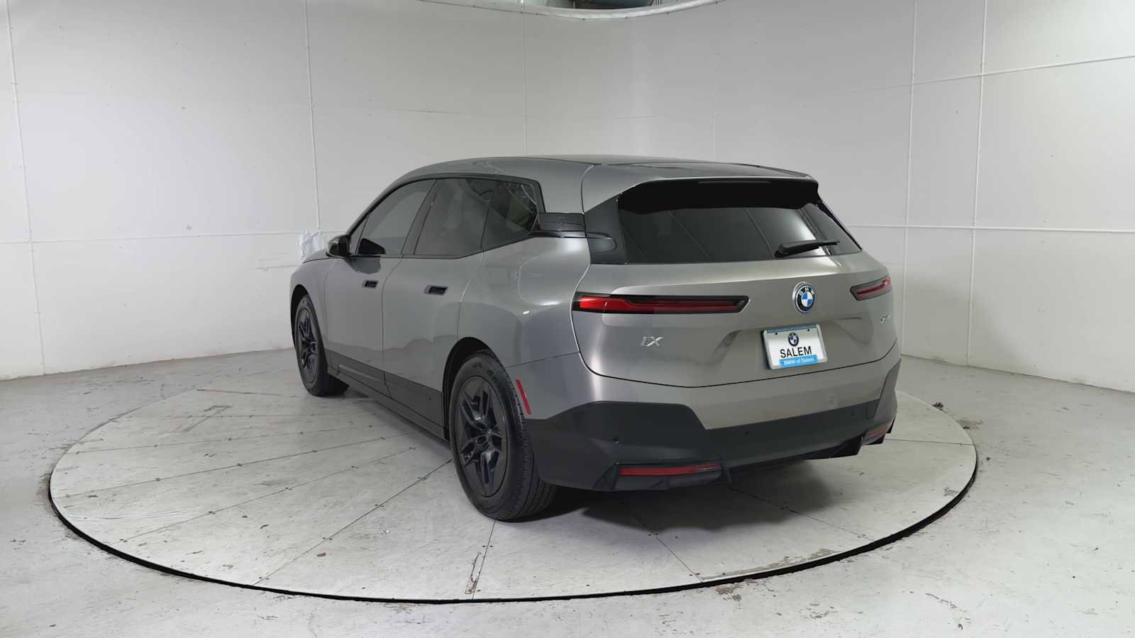 Certified 2023 BMW iX xDrive50 w/ Premium Package image 4