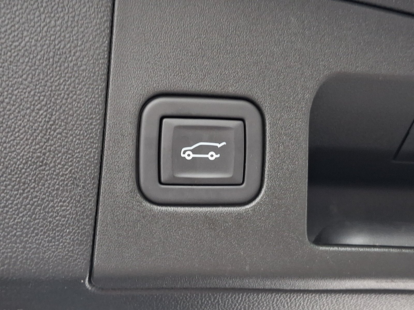 Certified 2024 Cadillac XT5 Premium Luxury w/ LPO, Floor Liner Package AWD/4WD image 25