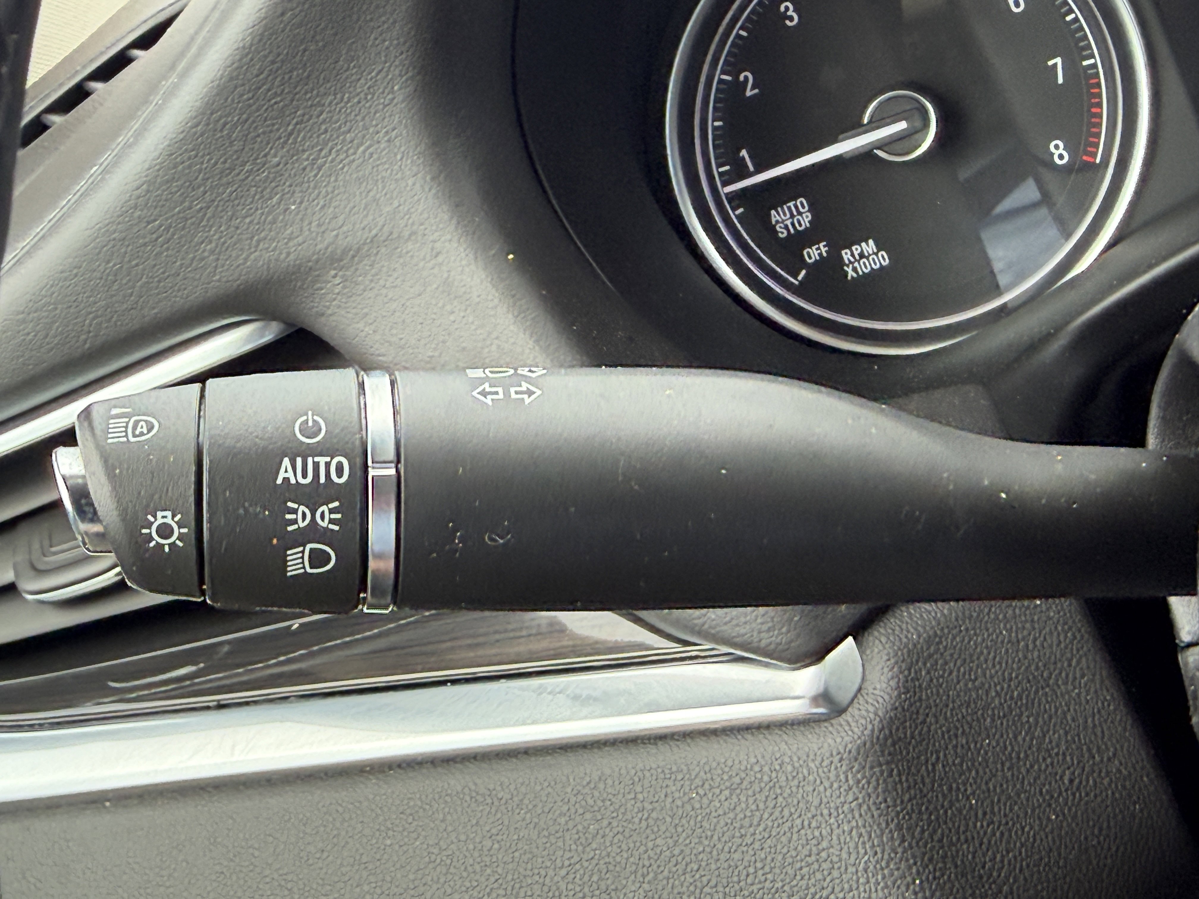 Used 2022 Buick Enclave Essence w/ Sport Touring Edition image 26