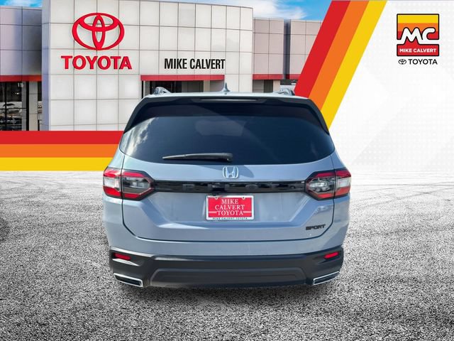 Used 2025 Honda Pilot Sport image 4