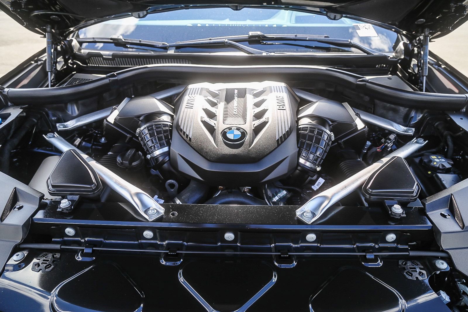 Used 2023 BMW X6 M50i w/ Executive Package image 29