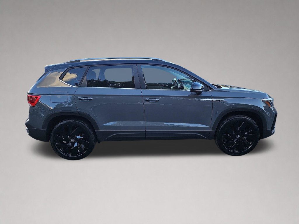 Used 2024 Volkswagen Taos SE w/ Panoramic Sunroof Package AWD/4WD image 2