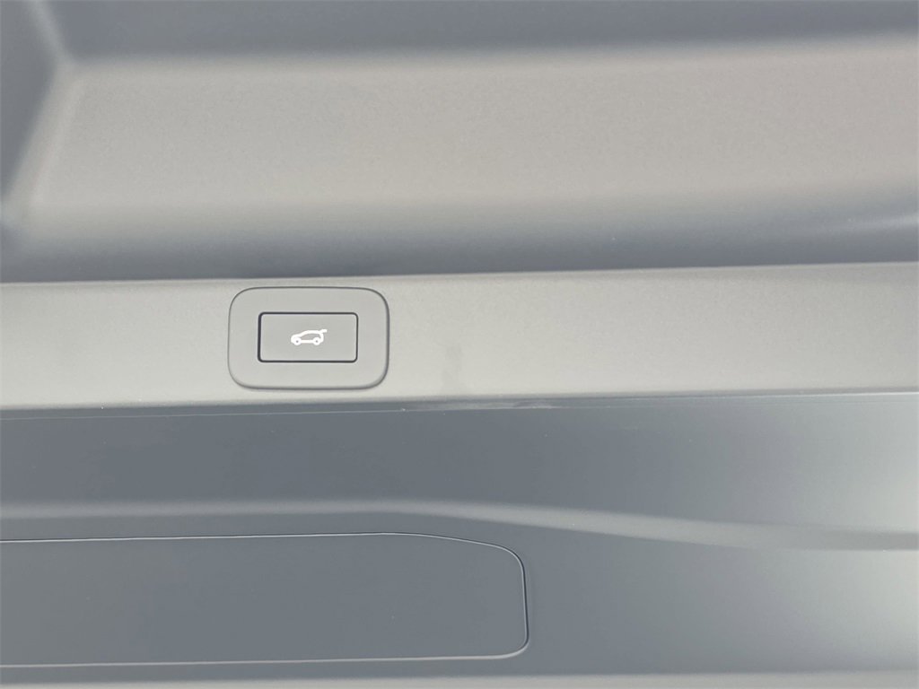 New 2025 Land Rover Range Rover Long Wheelbase SE image 13