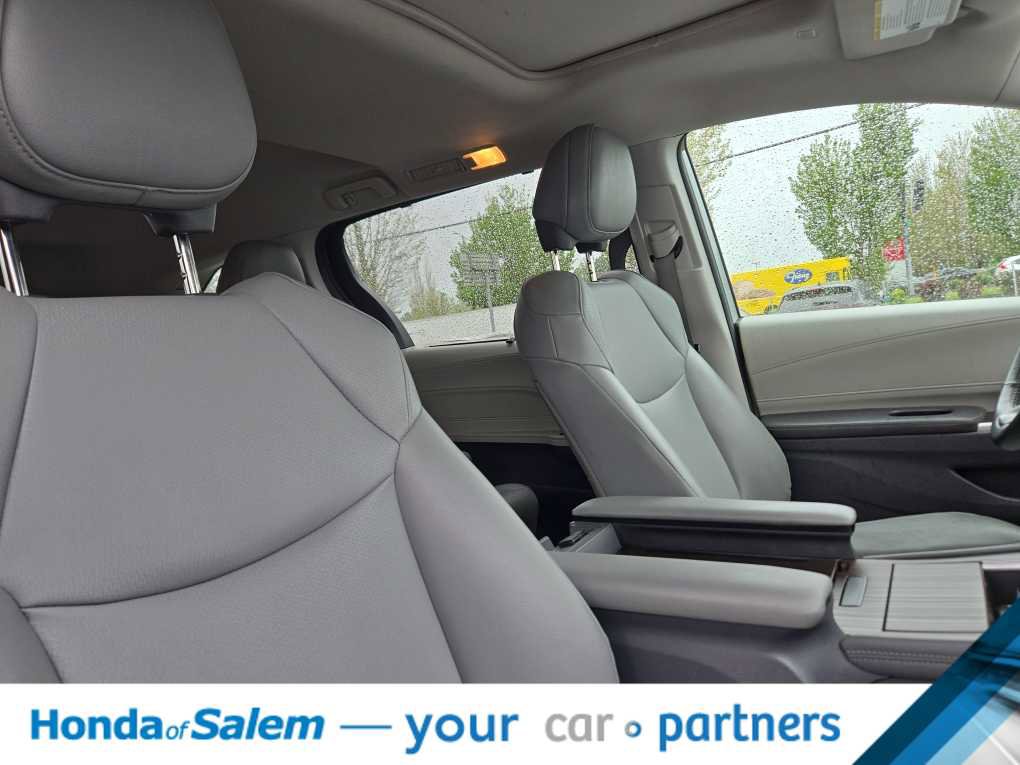 Used 2021 Toyota Sienna XLE w/ XLE Plus Package FWD image 18
