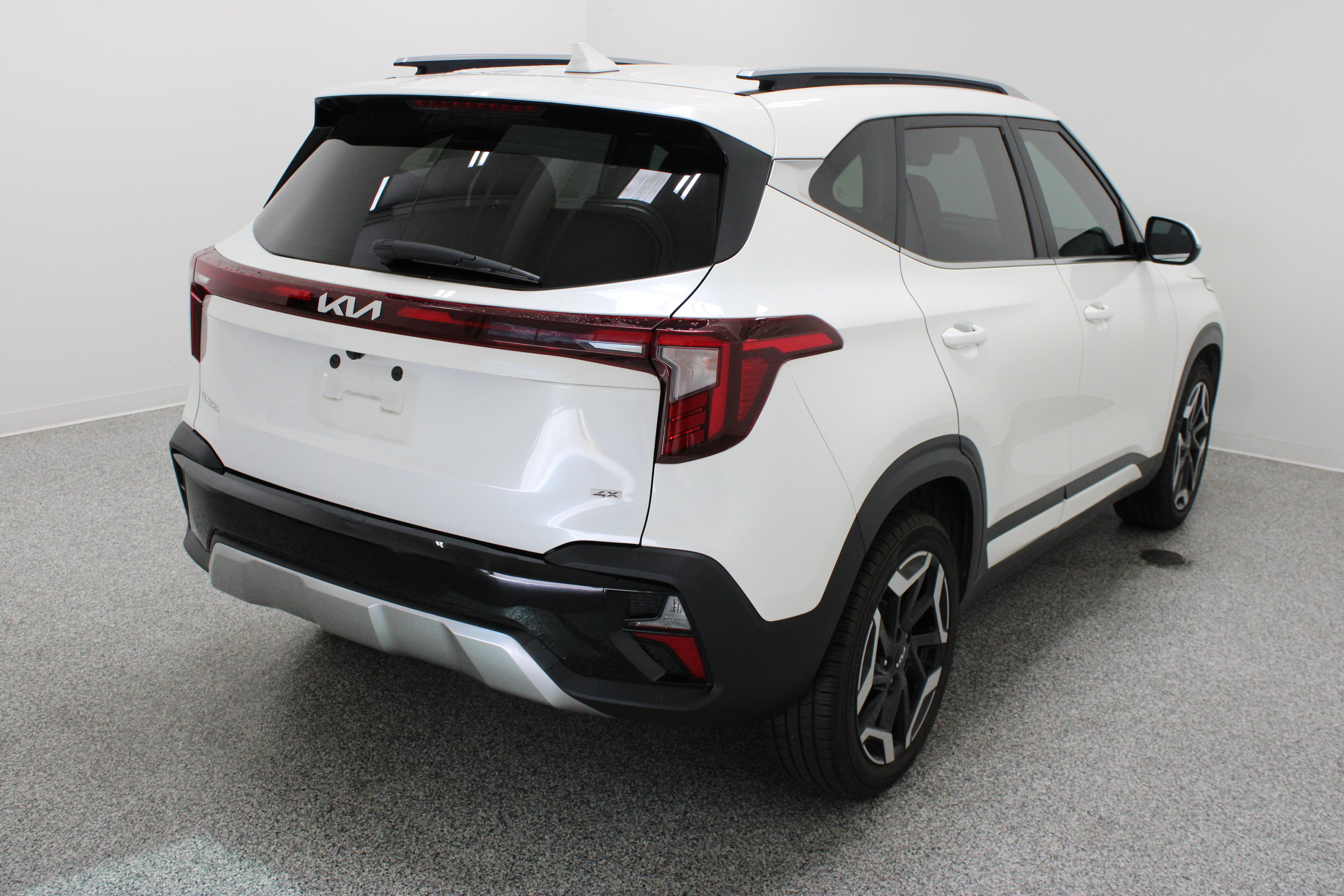 Used 2024 Kia Seltos SX w/ SX Sunroof Package AWD/4WD image 7